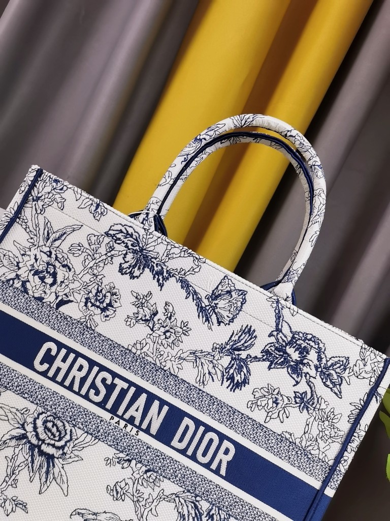 Christian Dior Shopping Bags